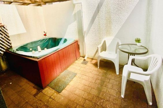 2-Bedroom Apartment spa pool